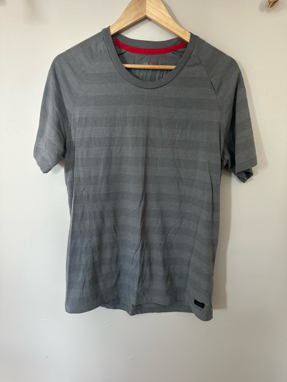 Men's Gray Short-Sleeve Crew Neck Shirt